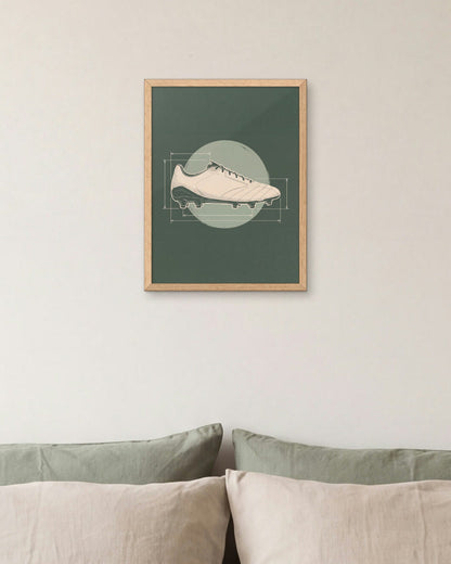 תמונה לחדר נוער של נעל כדורגל במסגרת עץ אלון